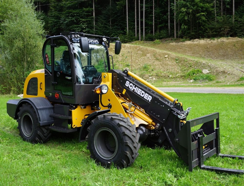 Teleskoplader des Typs schieder 825T (Hoflader) Mit beheizter Kabine, Neumaschine in mixnitz (Bild 1)