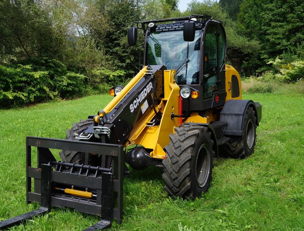 Teleskoplader des Typs schieder 825T (Hoflader) Mit beheizter Kabine, Neumaschine in mixnitz (Bild 12)