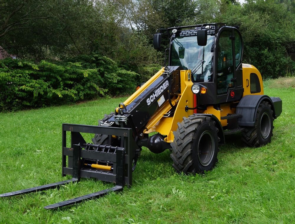 Teleskoplader des Typs schieder 825T (Hoflader) Mit beheizter Kabine, Neumaschine in mixnitz (Bild 13)