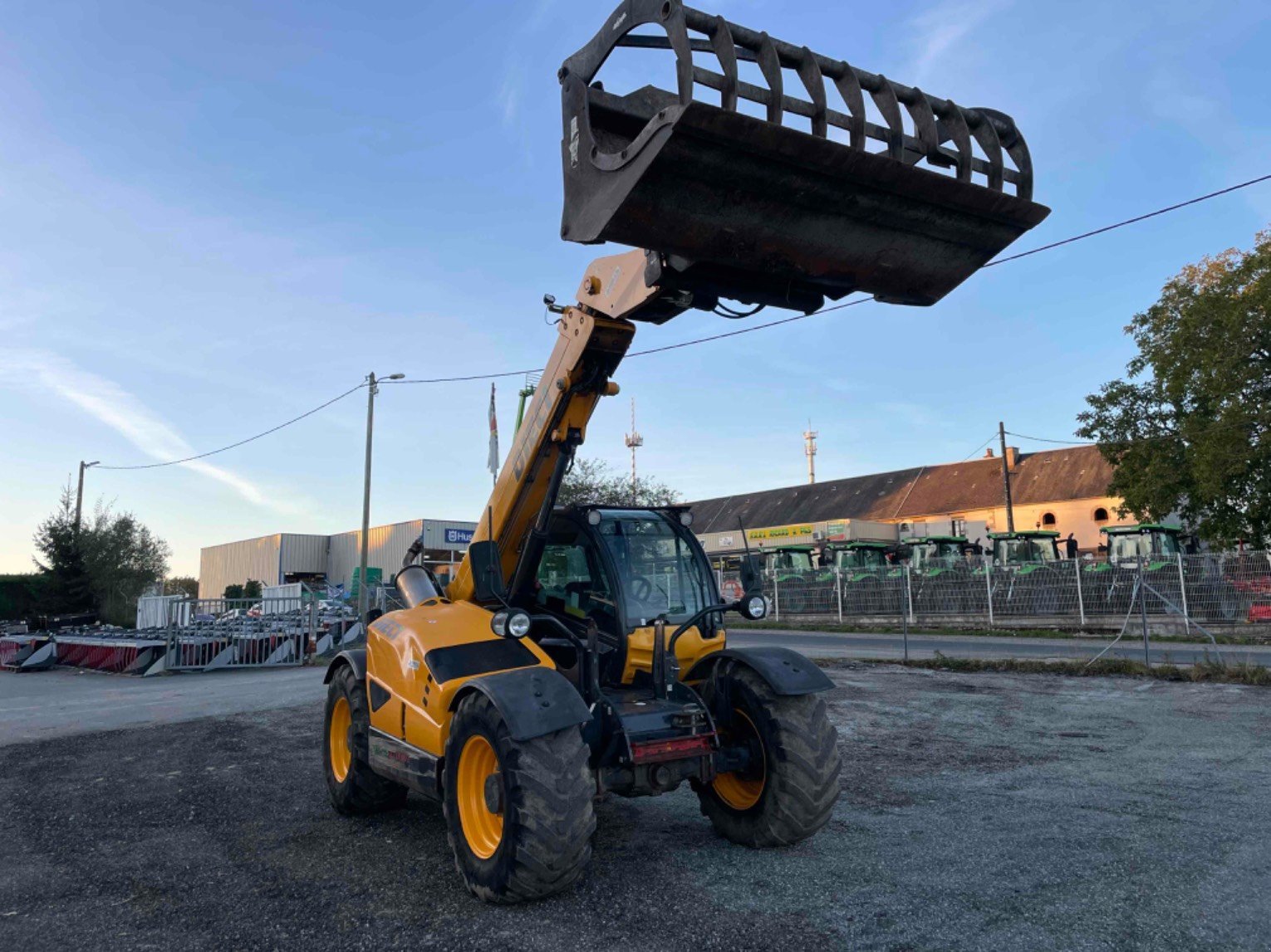 Teleskoplader of the type Sonstige AGRIPLUS 40.7VS, Gebrauchtmaschine in LA SOUTERRAINE (Picture 1)