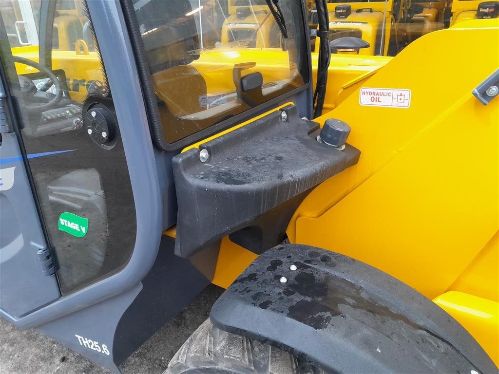 Teleskoplader of the type Sonstige EUROTRAC TH25.6 FABRIKS NY, Gebrauchtmaschine in Rødekro (Picture 13)