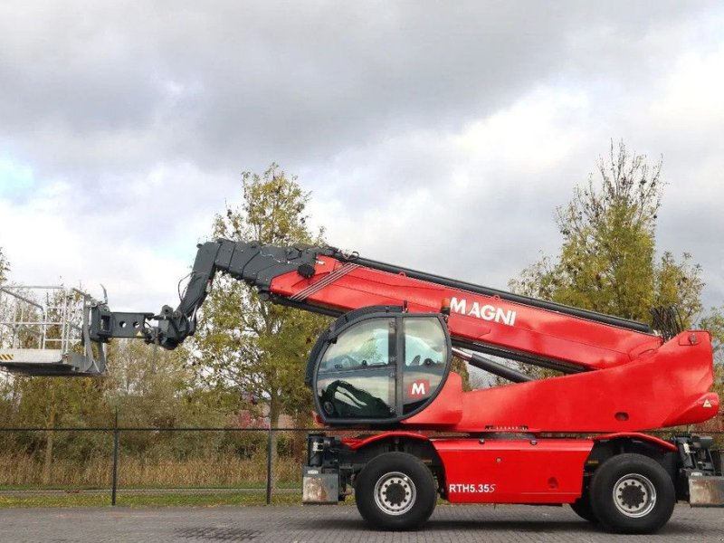 Teleskoplader typu Sonstige MAGNI RTH 5.35 S-M/C WORKING PLATFORM REMOTE GOOD CONDITIO, Gebrauchtmaschine v Marknesse (Obrázek 1)