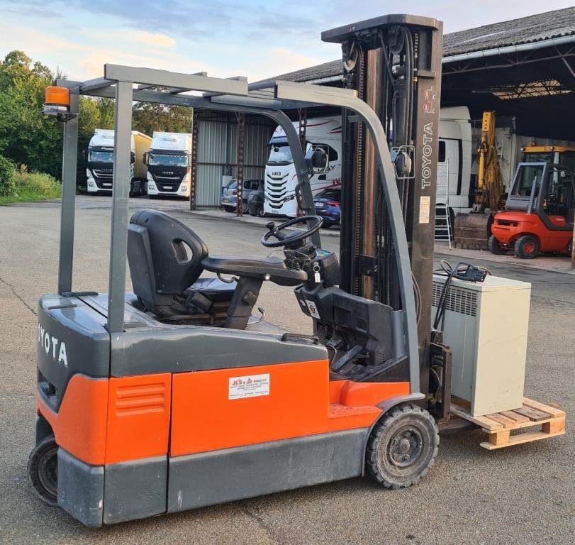 Teleskoplader des Typs Toyota 7FBEF16, Gebrauchtmaschine in BAZAINVILLE (Bild 3)