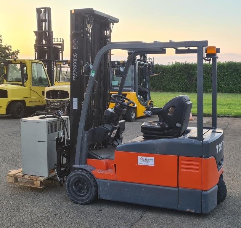 Teleskoplader des Typs Toyota 7FBEF16, Gebrauchtmaschine in BAZAINVILLE (Bild 4)