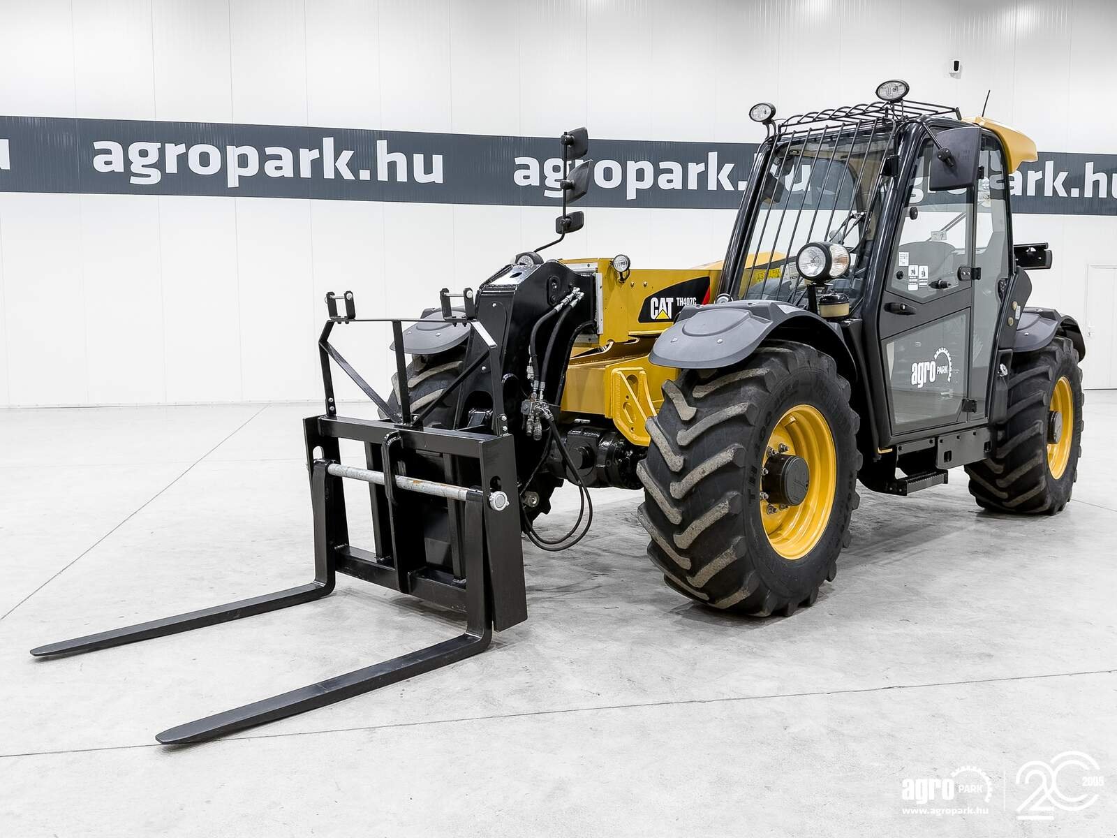 Teleskopstapler des Typs Caterpillar TH407C Agri 7,3 m, 3700 kg, air con, 150 liter pump, 126 hp CAT engine, Gebrauchtmaschine in Csengele (Bild 1)