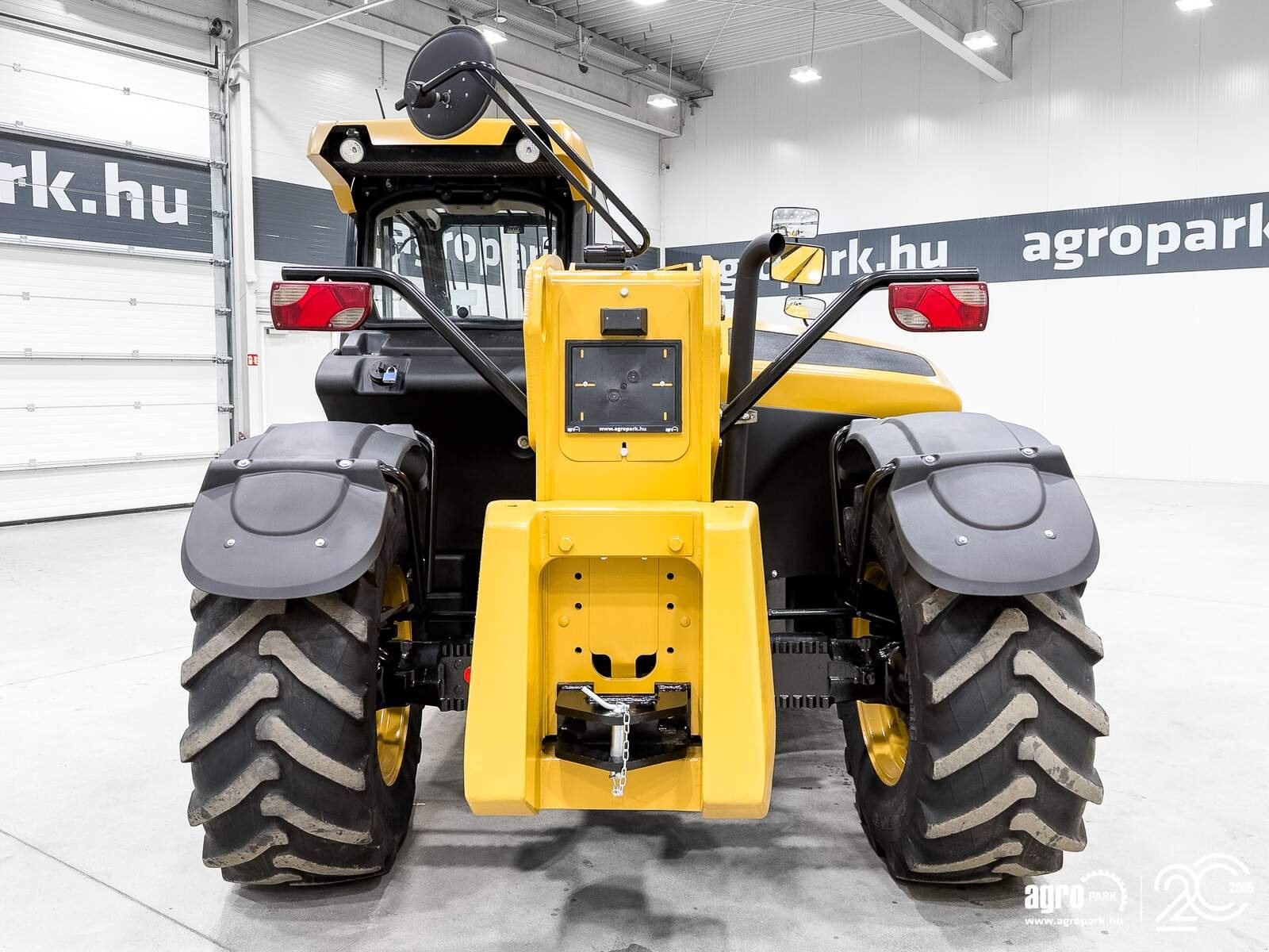 Teleskopstapler des Typs Caterpillar TH407C Agri 7,3 m, 3700 kg, air con, 150 liter pump, 126 hp CAT engine, Gebrauchtmaschine in Csengele (Bild 5)