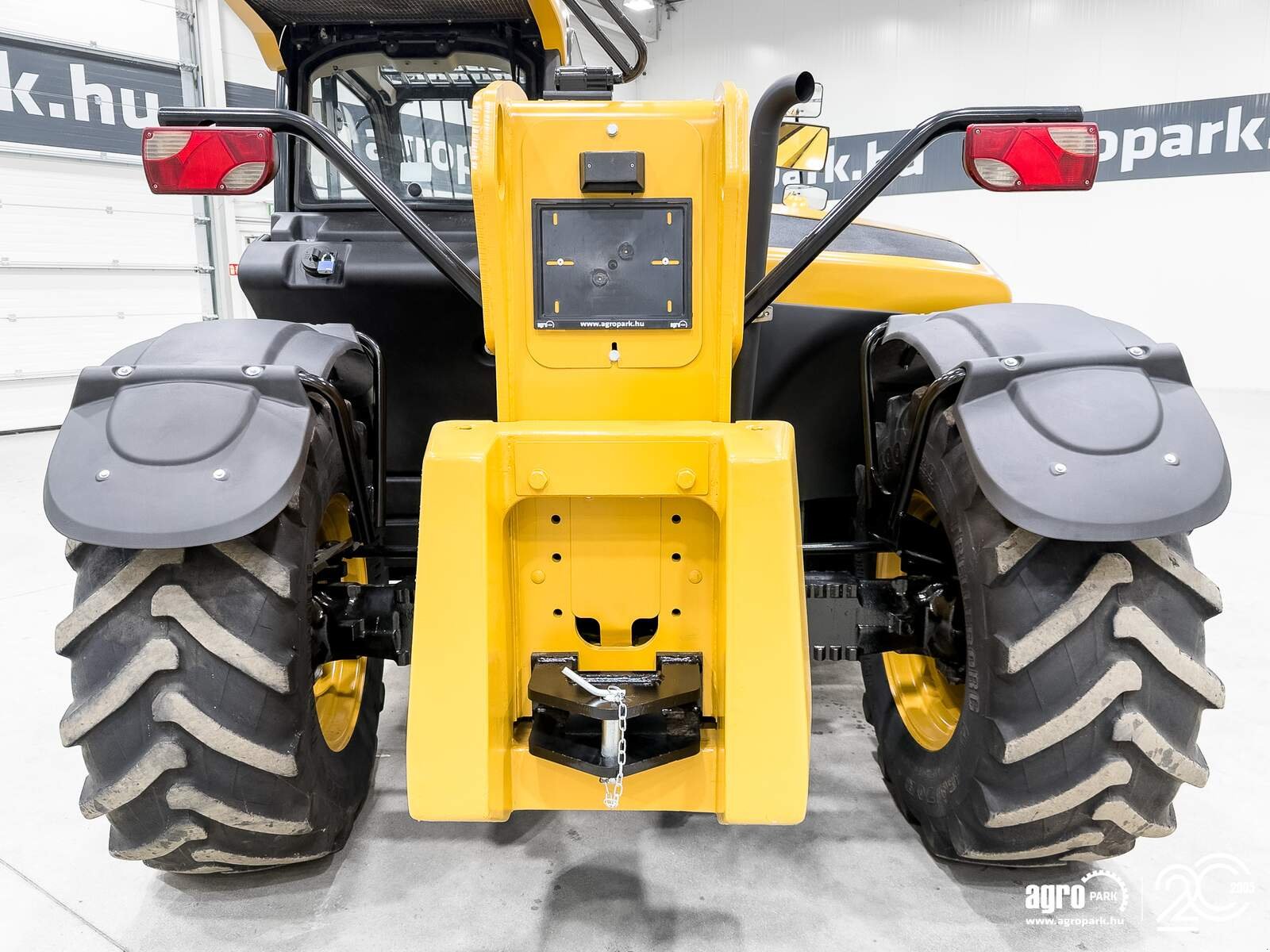 Teleskopstapler des Typs Caterpillar TH407C Agri 7,3 m, 3700 kg, air con, 150 liter pump, 126 hp CAT engine, Gebrauchtmaschine in Csengele (Bild 7)