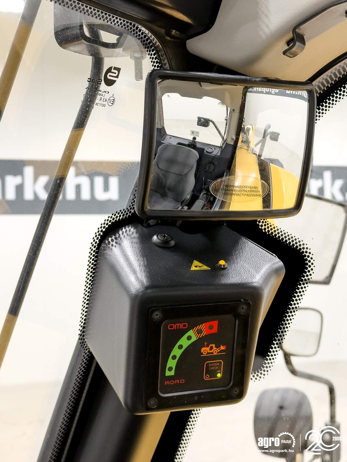 Teleskopstapler des Typs Caterpillar TH407C Agri 7,3 m, 3700 kg, air con, 150 liter pump, 126 hp CAT engine, Gebrauchtmaschine in Csengele (Bild 26)