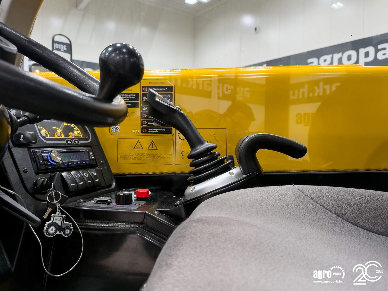 Teleskopstapler του τύπου JCB 525-60 Hi-Viz 2 m total height, 6 m reach, 2,5 ton lifting capacity, air con, pallet forks + bucket, Gebrauchtmaschine σε Csengele (Φωτογραφία 13)