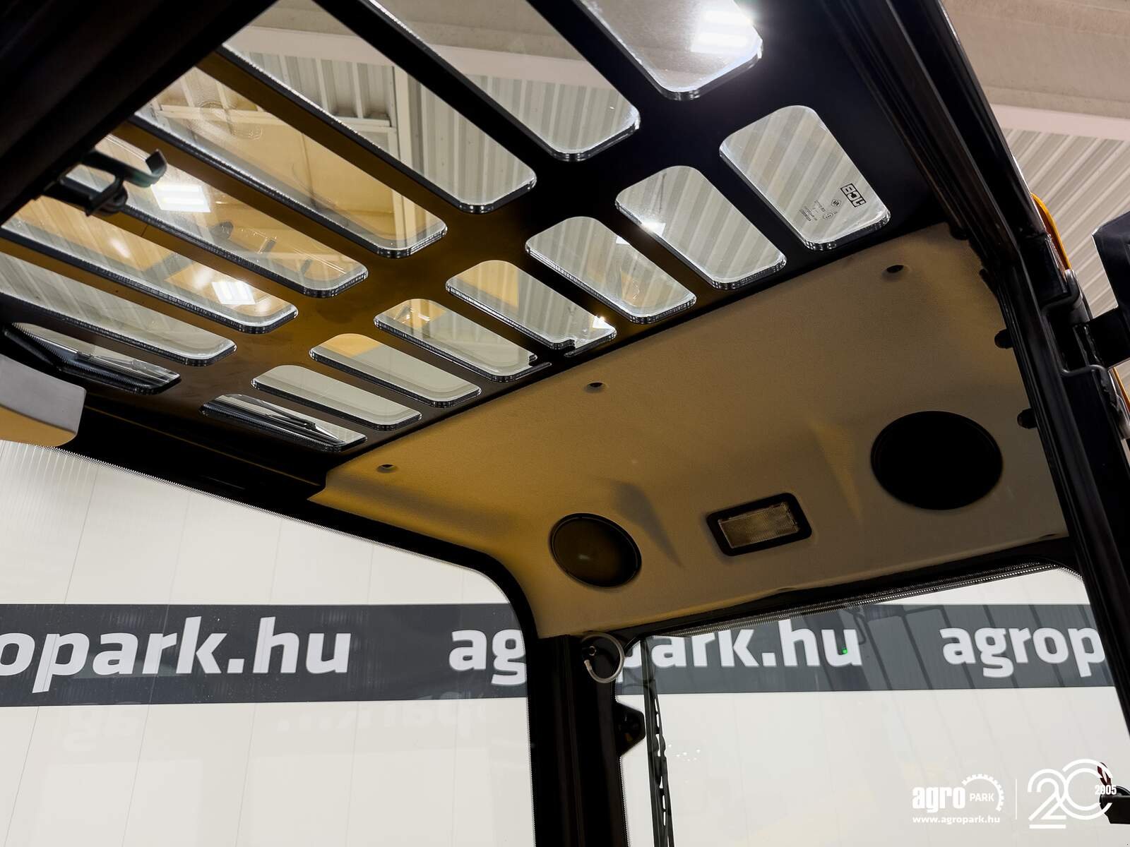 Teleskopstapler του τύπου JCB 525-60 Hi-Viz 2 m total height, 6 m reach, 2,5 ton lifting capacity, air con, pallet forks + bucket, Gebrauchtmaschine σε Csengele (Φωτογραφία 28)