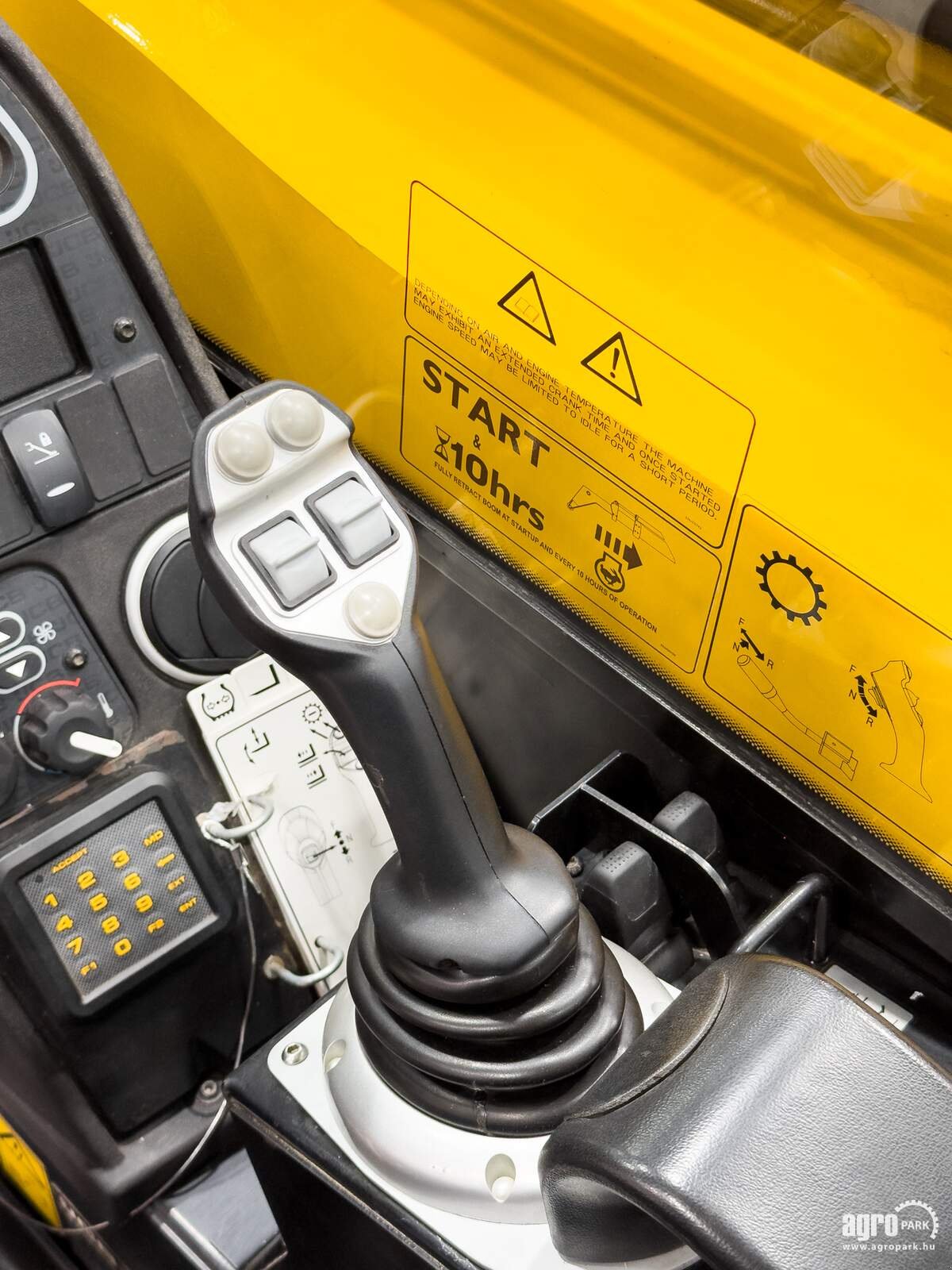 Teleskopstapler of the type JCB 540-170 Sway telehandler, Joystick, air con, hydraulic shifting of the pallet forks, Gebrauchtmaschine in Csengele (Picture 19)