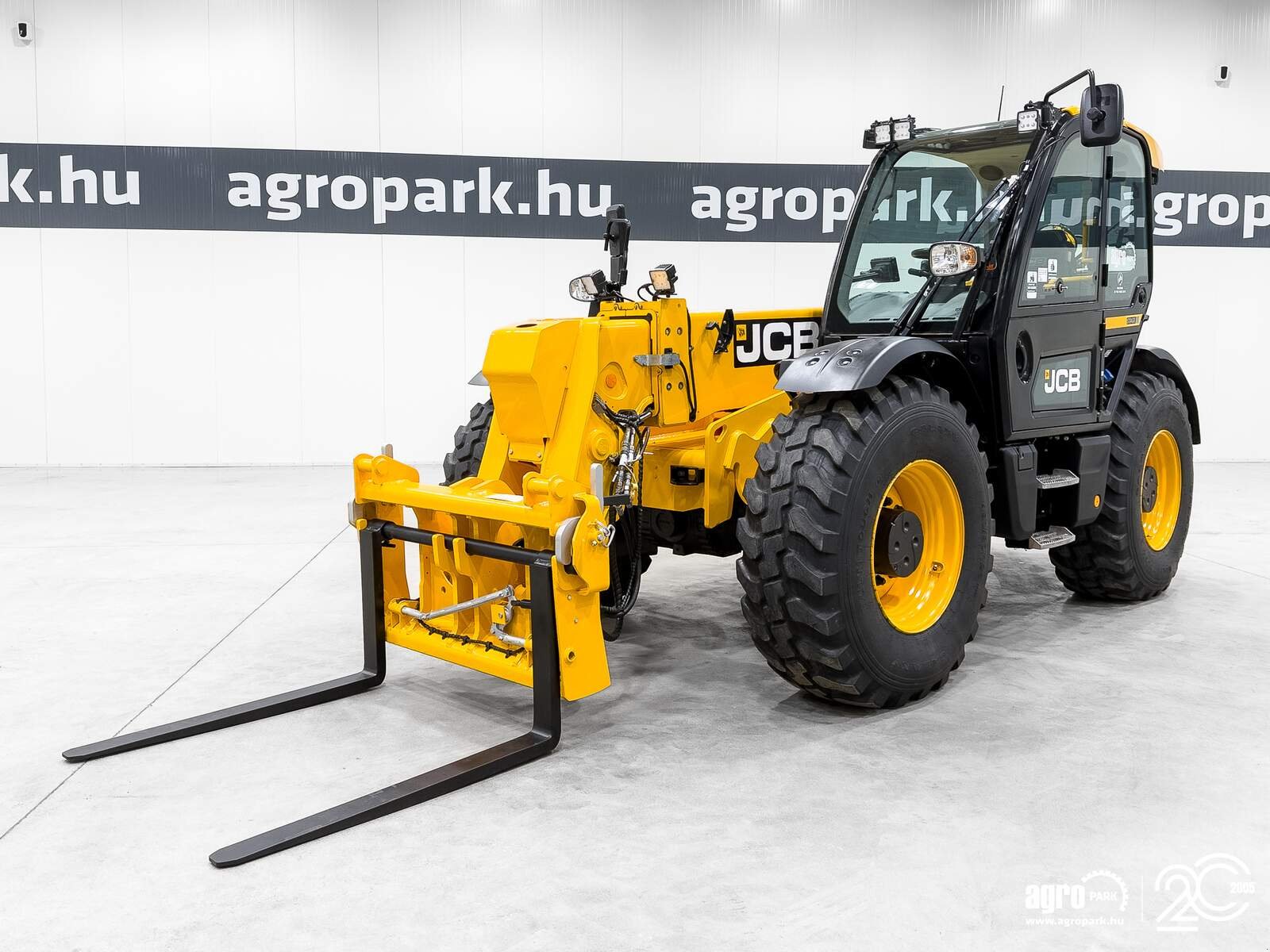 Teleskopstapler van het type JCB 560-80 Agri Xtra 7,9 m lifting height, 6000 kg load capacity, DualTech VT, 40 km/h, air conditioner, SRS, pallet forks, central greasing, Gebrauchtmaschine in Csengele (Foto 1)