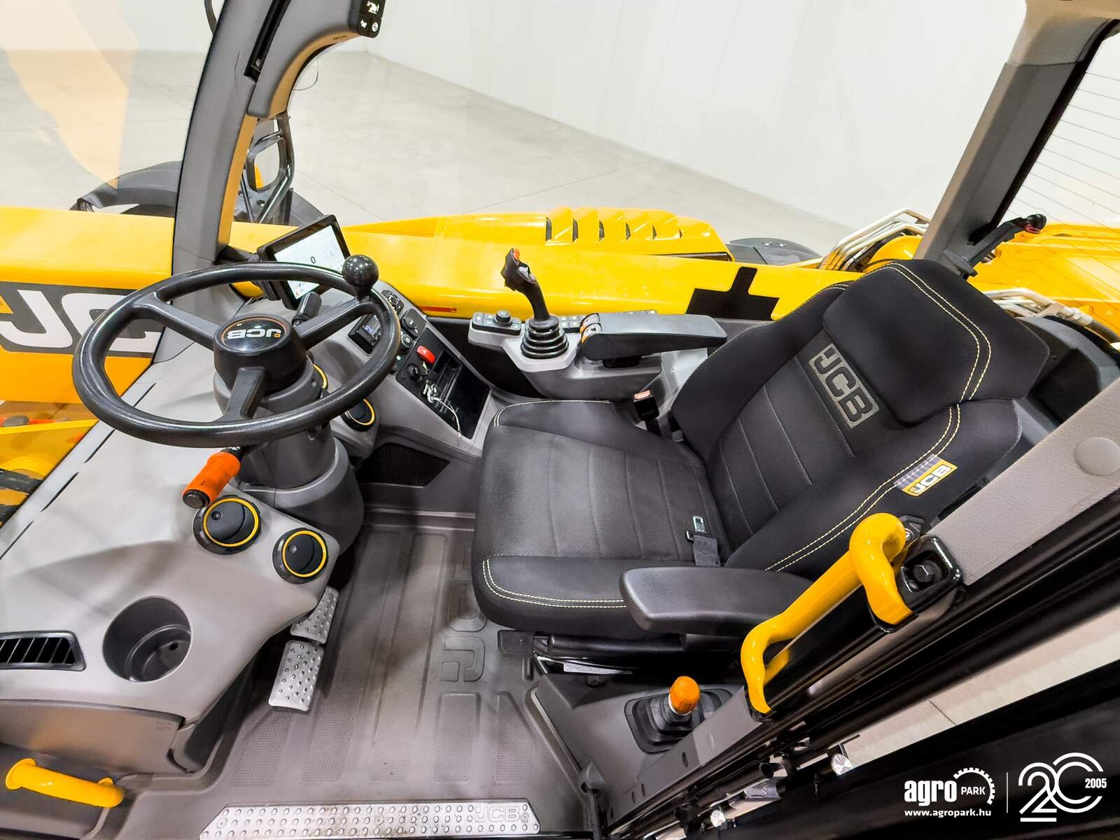 Teleskopstapler van het type JCB 560-80 Agri Xtra 7,9 m lifting height, 6000 kg load capacity, DualTech VT, 40 km/h, air conditioner, SRS, pallet forks, central greasing, Gebrauchtmaschine in Csengele (Foto 8)