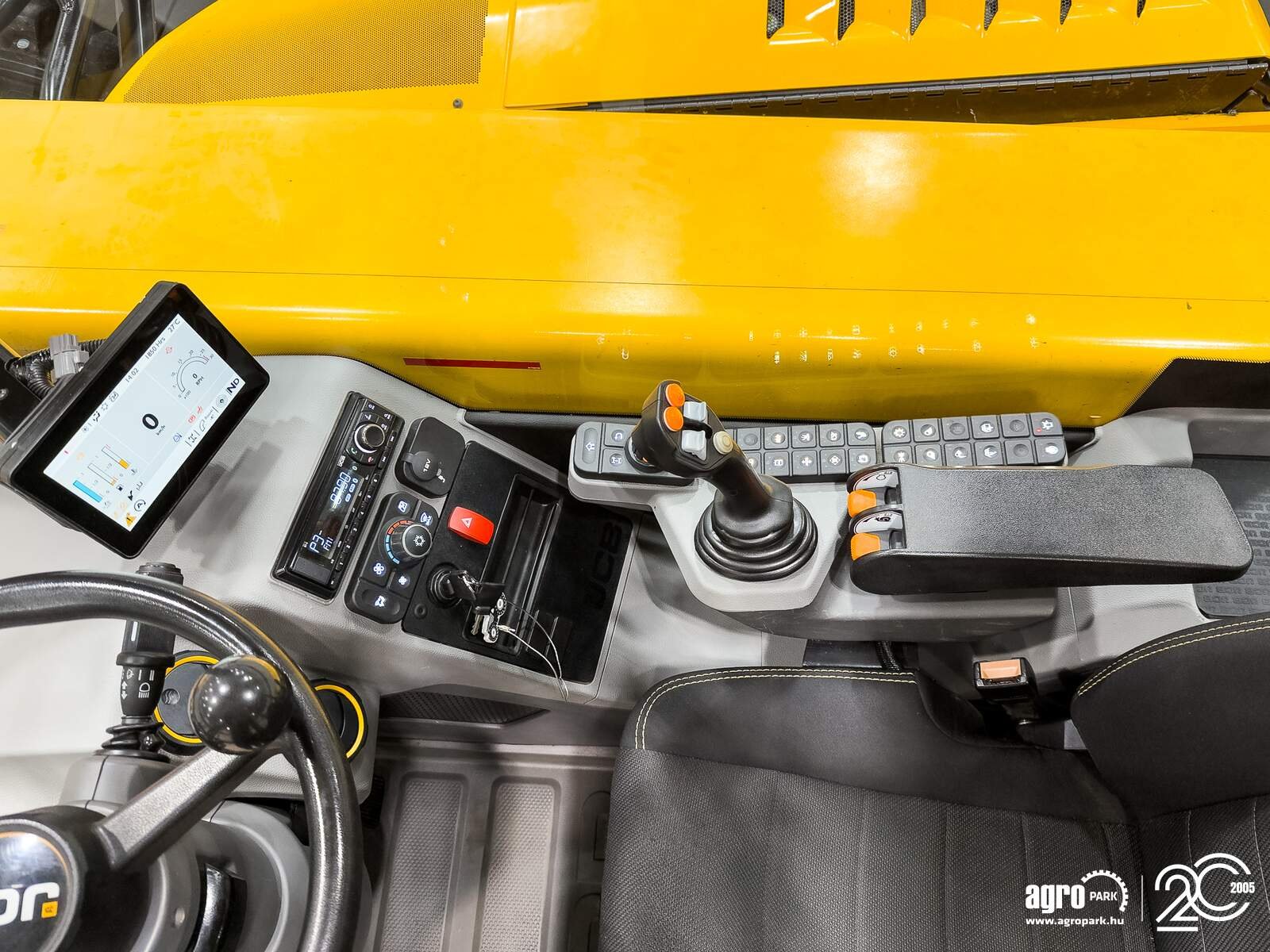 Teleskopstapler van het type JCB 560-80 Agri Xtra 7,9 m lifting height, 6000 kg load capacity, DualTech VT, 40 km/h, air conditioner, SRS, pallet forks, central greasing, Gebrauchtmaschine in Csengele (Foto 9)