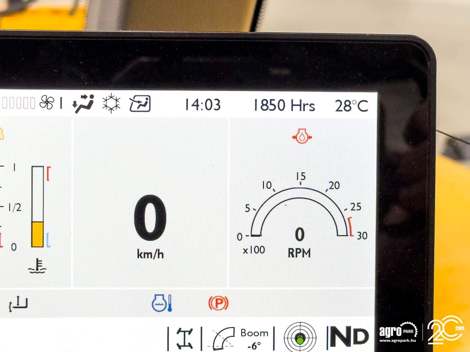 Teleskopstapler van het type JCB 560-80 Agri Xtra 7,9 m lifting height, 6000 kg load capacity, DualTech VT, 40 km/h, air conditioner, SRS, pallet forks, central greasing, Gebrauchtmaschine in Csengele (Foto 10)