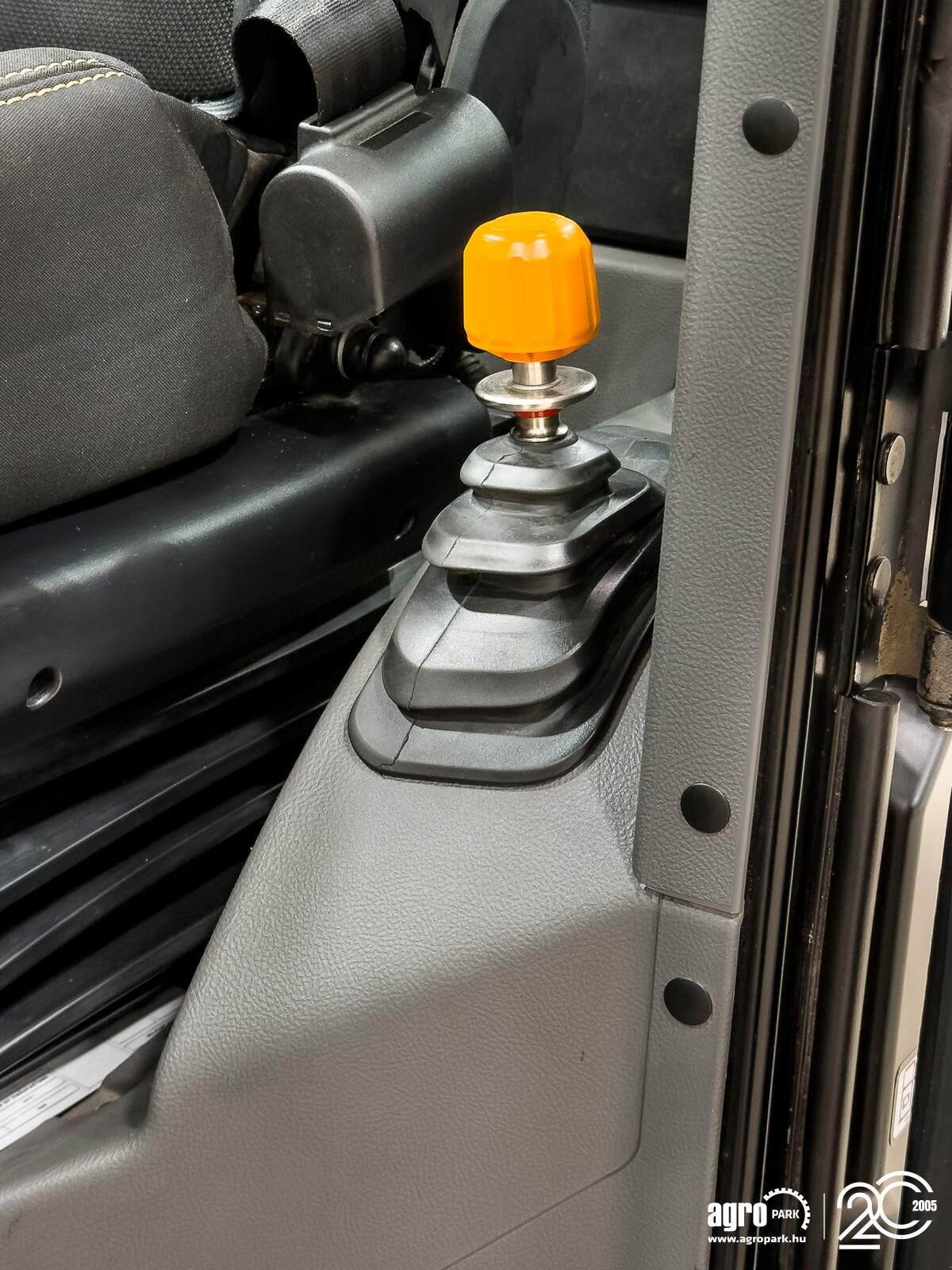 Teleskopstapler van het type JCB 560-80 Agri Xtra 7,9 m lifting height, 6000 kg load capacity, DualTech VT, 40 km/h, air conditioner, SRS, pallet forks, central greasing, Gebrauchtmaschine in Csengele (Foto 13)