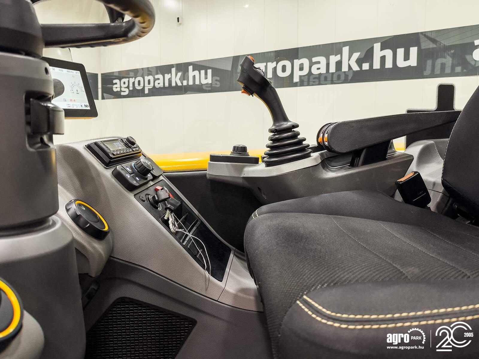 Teleskopstapler van het type JCB 560-80 Agri Xtra 7,9 m lifting height, 6000 kg load capacity, DualTech VT, 40 km/h, air conditioner, SRS, pallet forks, central greasing, Gebrauchtmaschine in Csengele (Foto 14)