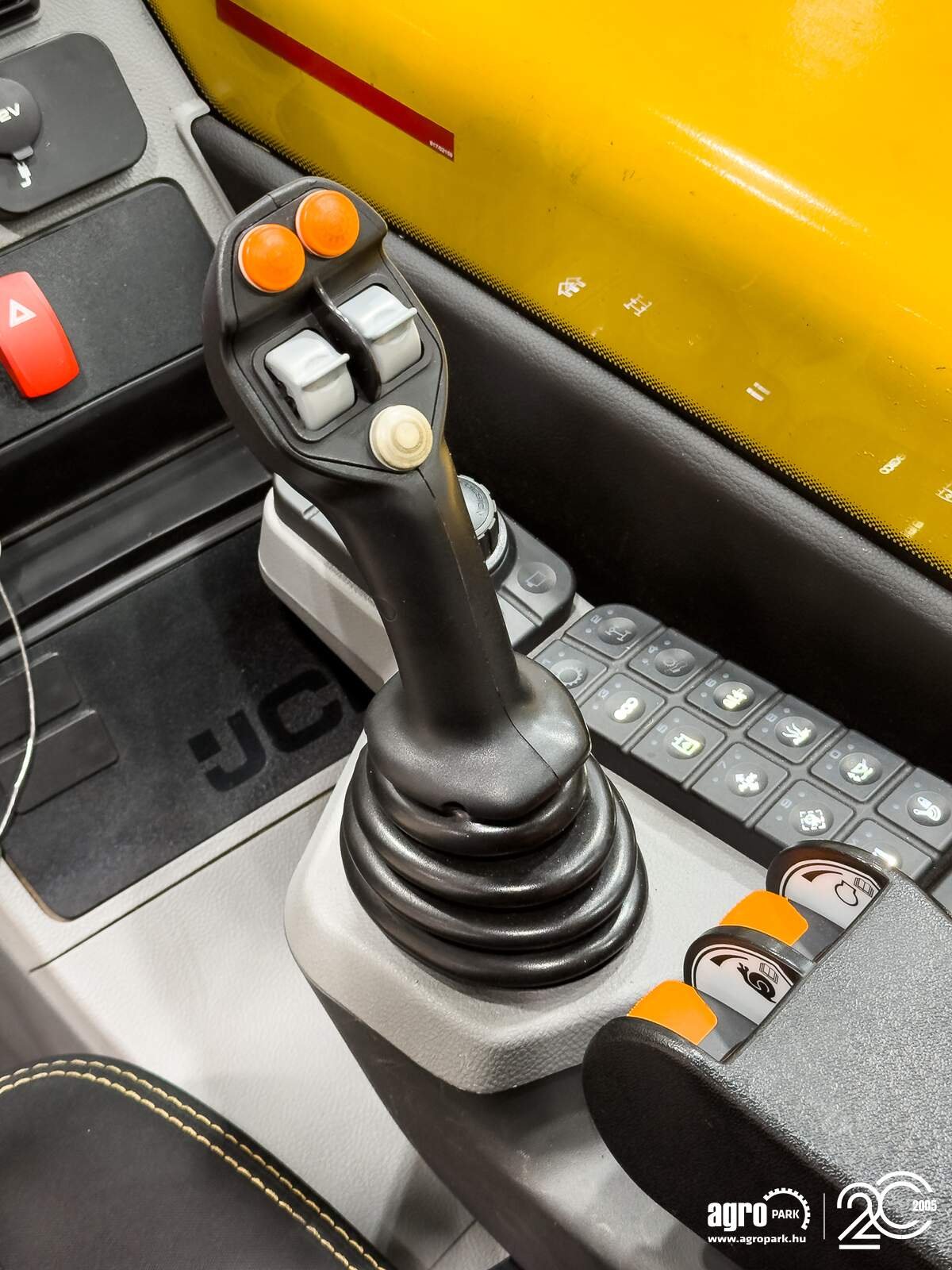 Teleskopstapler van het type JCB 560-80 Agri Xtra 7,9 m lifting height, 6000 kg load capacity, DualTech VT, 40 km/h, air conditioner, SRS, pallet forks, central greasing, Gebrauchtmaschine in Csengele (Foto 23)
