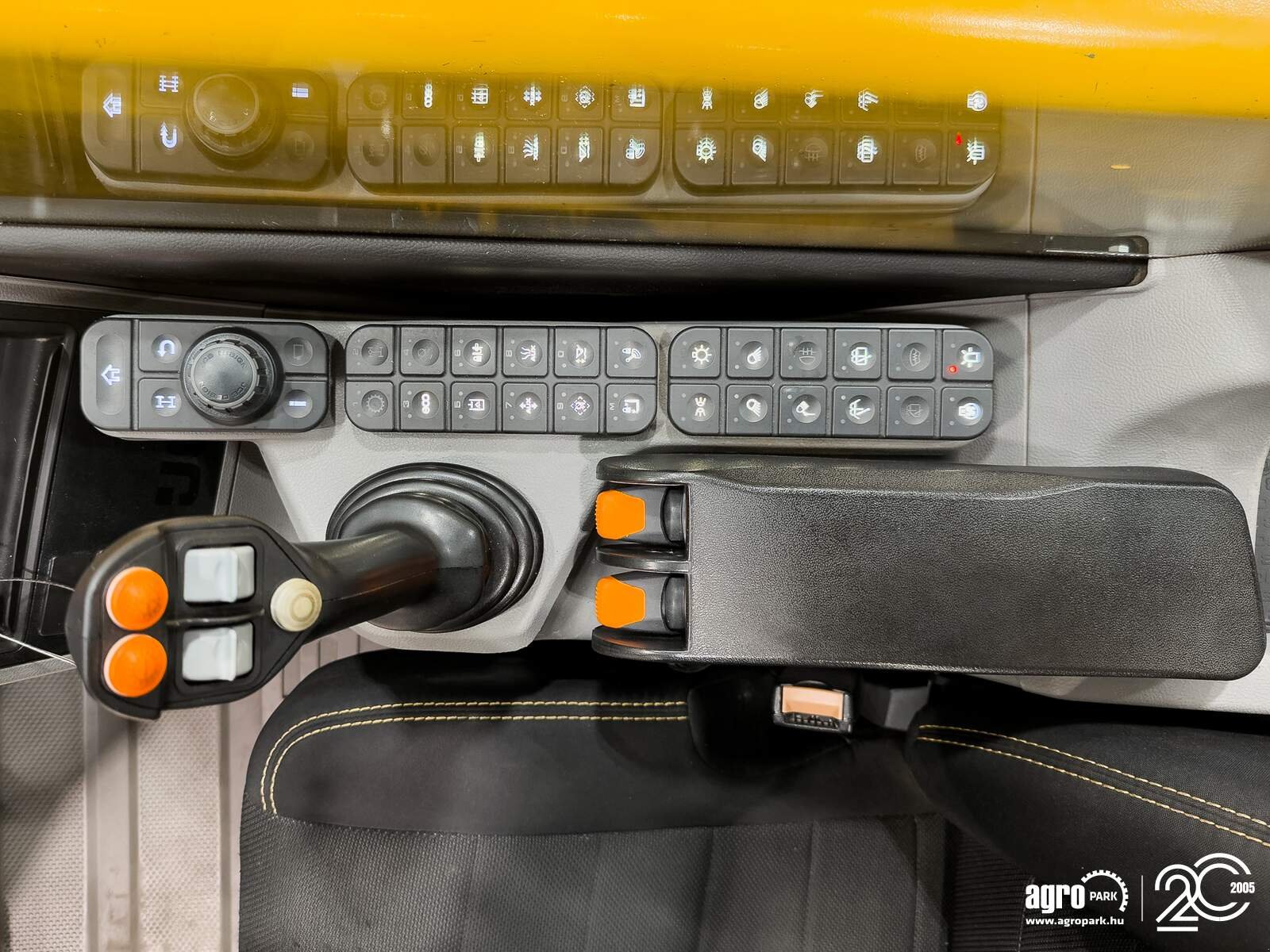 Teleskopstapler van het type JCB 560-80 Agri Xtra 7,9 m lifting height, 6000 kg load capacity, DualTech VT, 40 km/h, air conditioner, SRS, pallet forks, central greasing, Gebrauchtmaschine in Csengele (Foto 24)