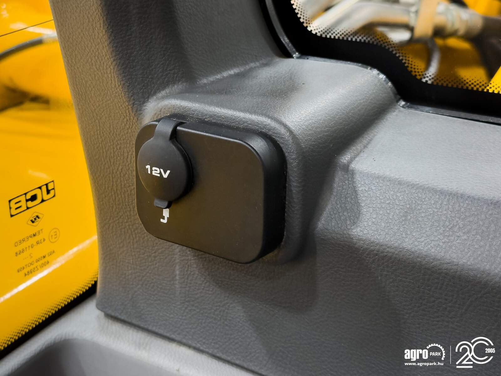 Teleskopstapler van het type JCB 560-80 Agri Xtra 7,9 m lifting height, 6000 kg load capacity, DualTech VT, 40 km/h, air conditioner, SRS, pallet forks, central greasing, Gebrauchtmaschine in Csengele (Foto 26)