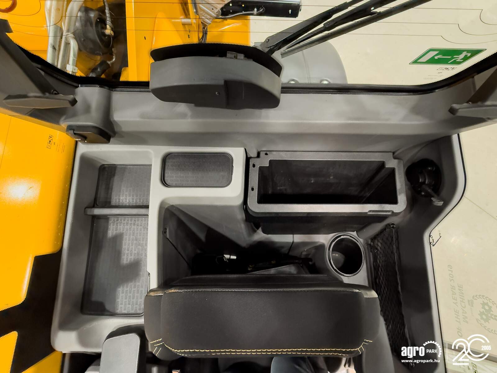 Teleskopstapler van het type JCB 560-80 Agri Xtra 7,9 m lifting height, 6000 kg load capacity, DualTech VT, 40 km/h, air conditioner, SRS, pallet forks, central greasing, Gebrauchtmaschine in Csengele (Foto 27)