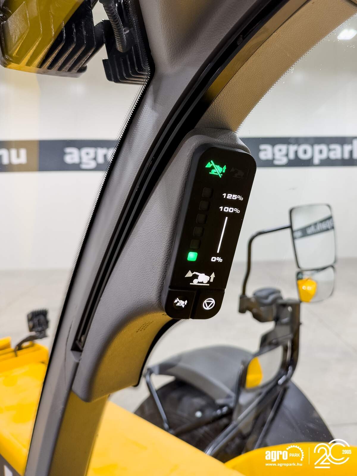 Teleskopstapler van het type JCB 560-80 Agri Xtra 7,9 m lifting height, 6000 kg load capacity, DualTech VT, 40 km/h, air conditioner, SRS, pallet forks, central greasing, Gebrauchtmaschine in Csengele (Foto 28)