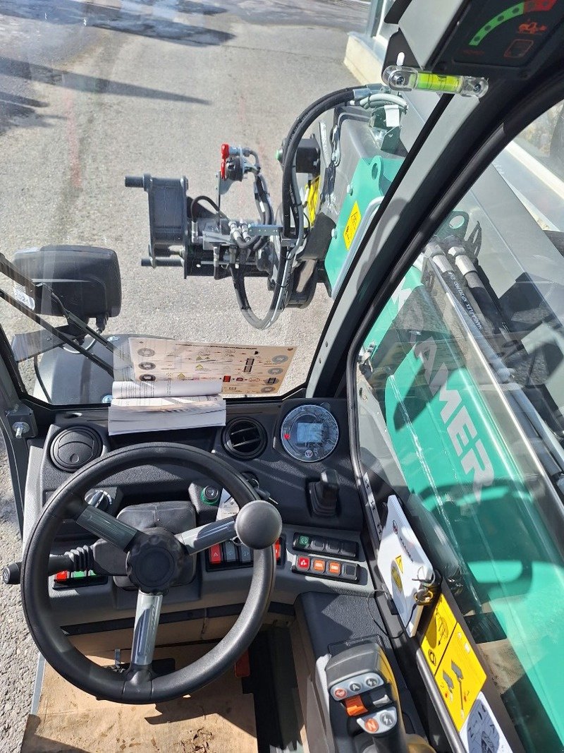 Teleskopstapler des Typs Kramer KT 144 KT144, Neumaschine in Susten (Bild 8)