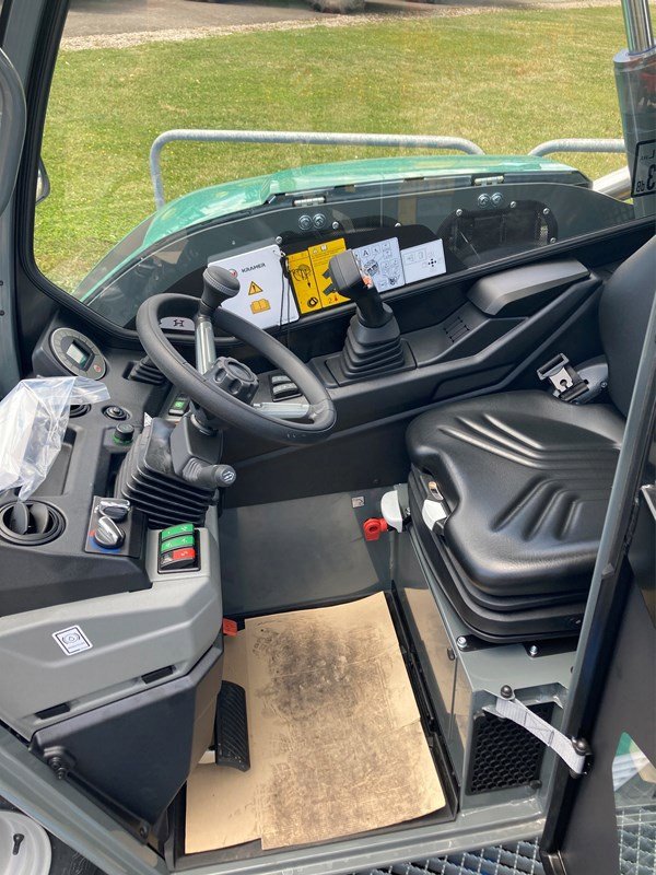 Teleskopstapler des Typs Kramer KT 144, Neumaschine in Chavornay (Bild 4)