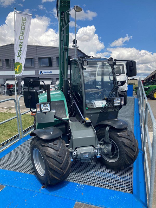 Teleskopstapler des Typs Kramer KT 144, Neumaschine in Chavornay (Bild 2)
