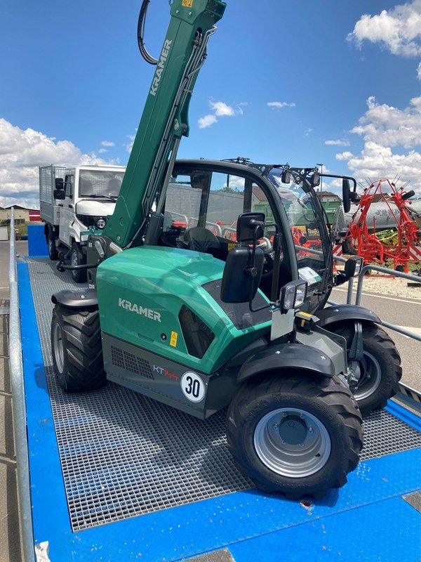 Teleskopstapler des Typs Kramer KT 144, Neumaschine in Chavornay (Bild 1)