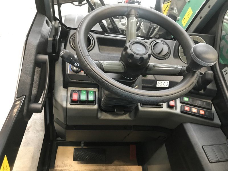 Teleskopstapler des Typs Kramer KT 144, Neumaschine in Ersingen (Bild 3)