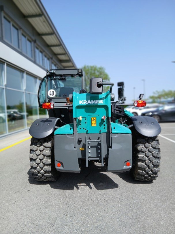 Teleskopstapler des Typs Kramer KT 457, Neumaschine in Lengnau (Bild 4)