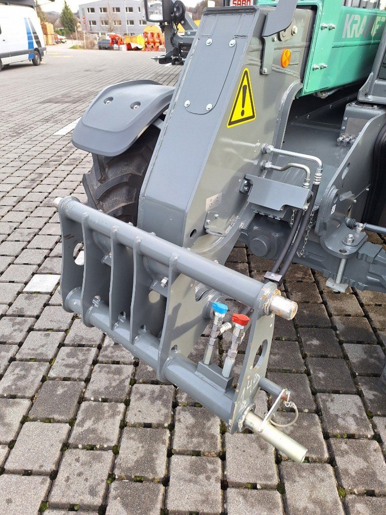 Teleskopstapler des Typs Kramer KT356, Ausstellungsmaschine in Ersingen (Bild 3)