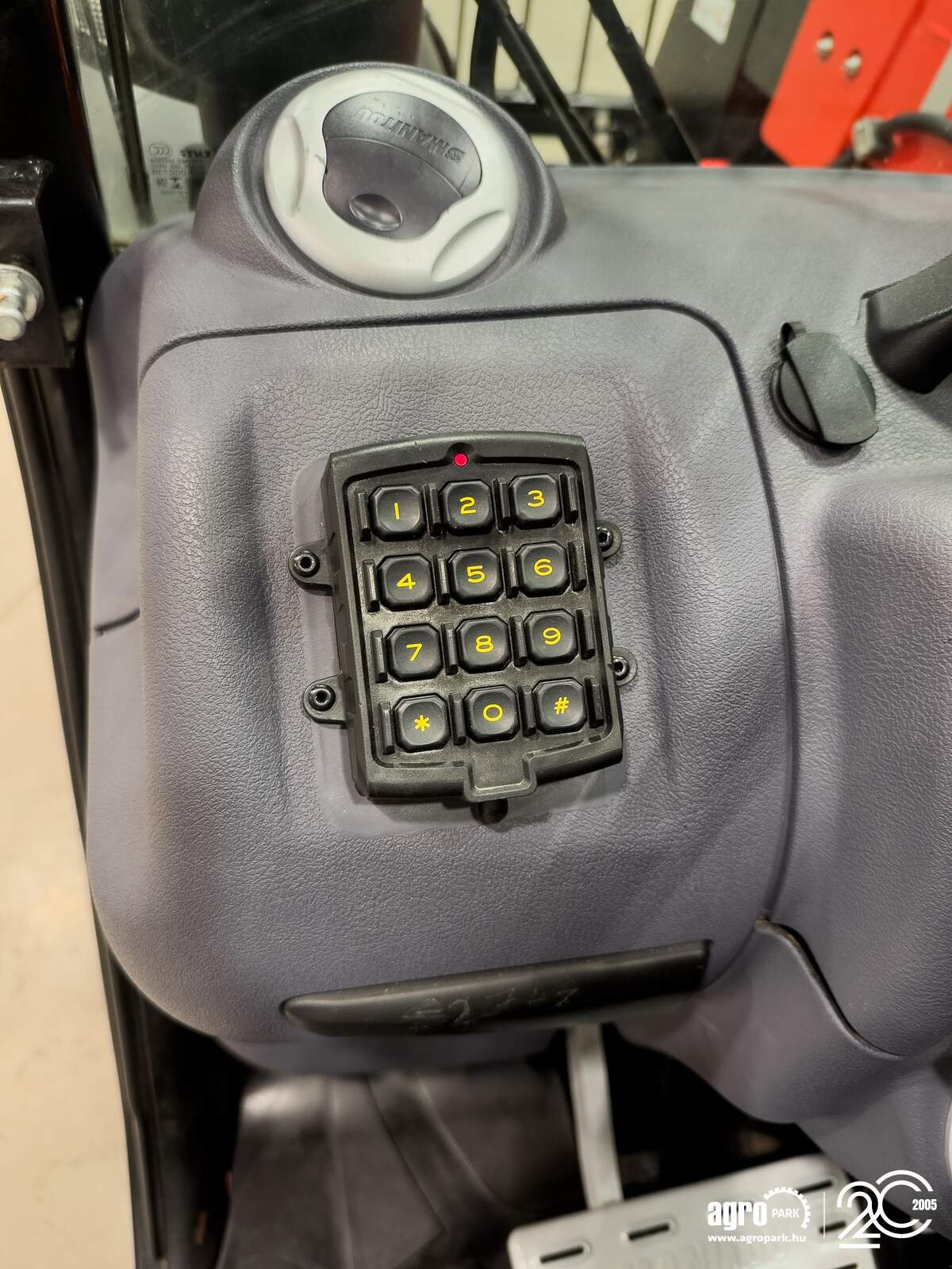 Teleskopstapler of the type Manitou MT 933, Gebrauchtmaschine in Csengele (Picture 13)