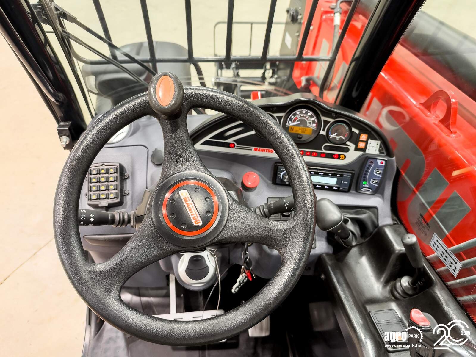 Teleskopstapler of the type Manitou MT 933, Gebrauchtmaschine in Csengele (Picture 25)
