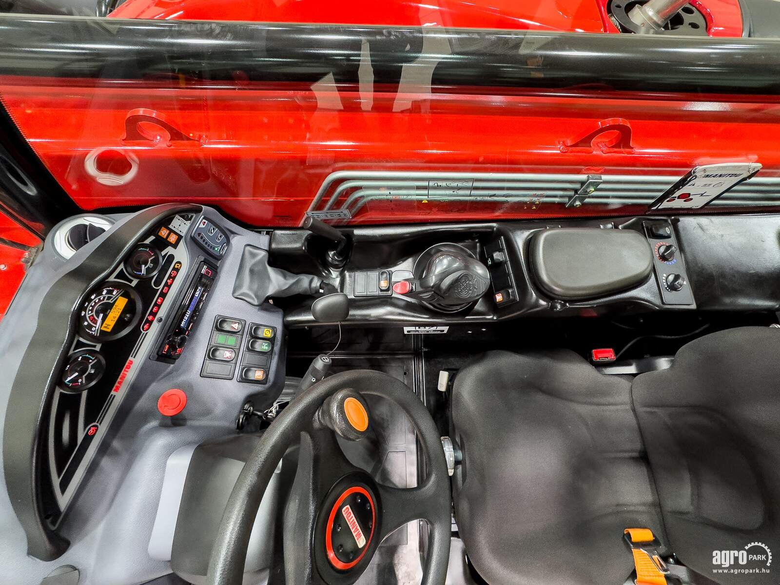 Teleskopstapler типа Manitou MT933, Gebrauchtmaschine в Csengele (Фотография 9)