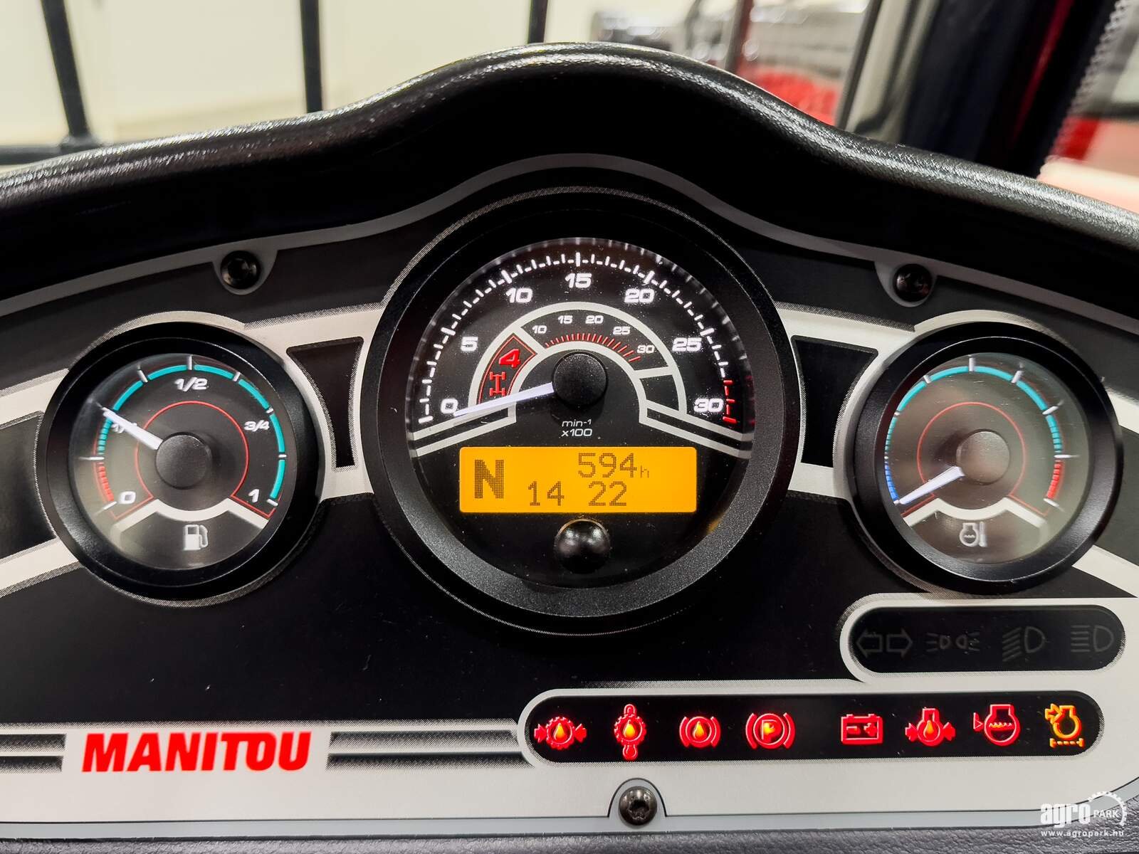 Teleskopstapler типа Manitou MT933, Gebrauchtmaschine в Csengele (Фотография 10)