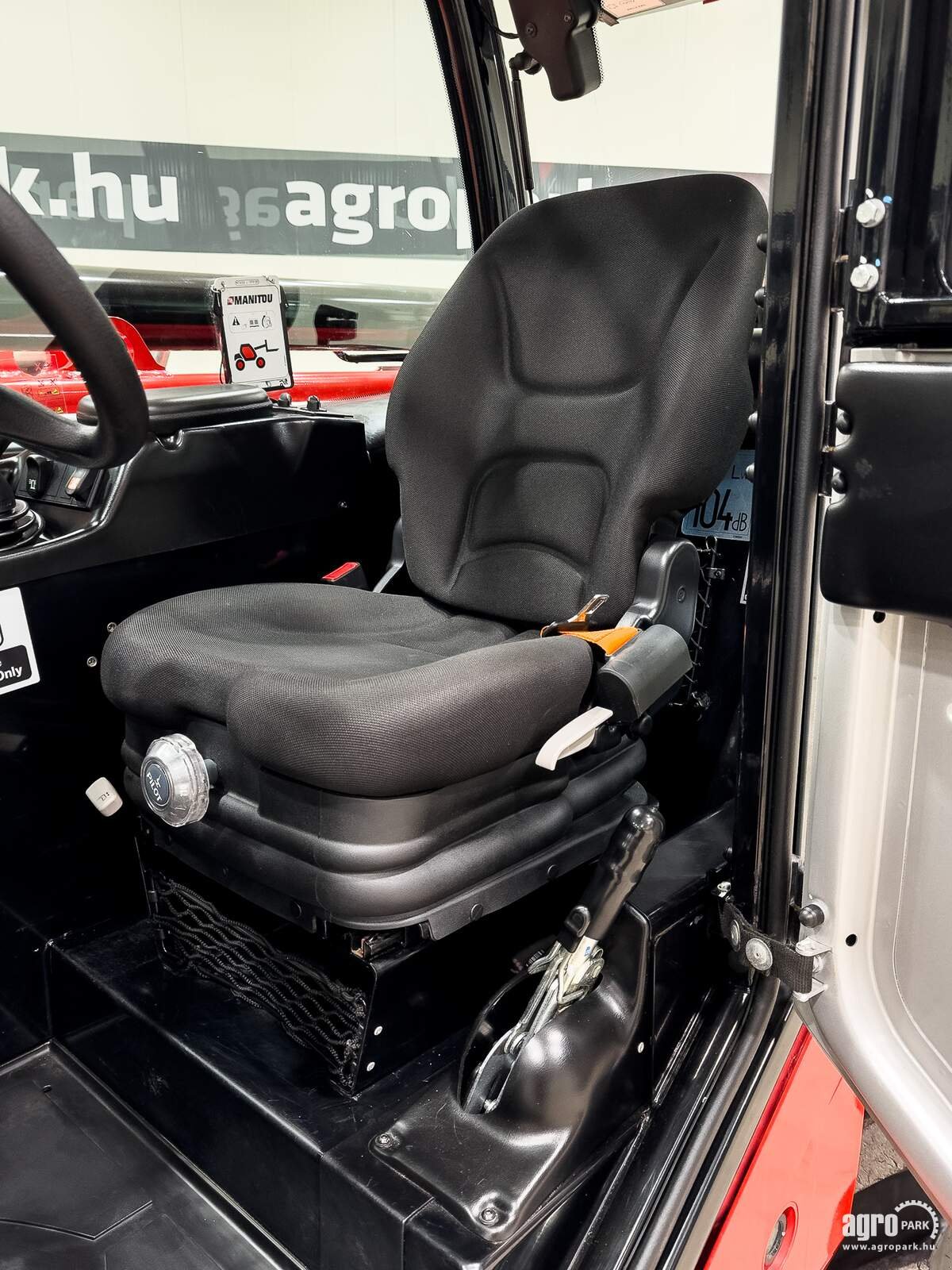 Teleskopstapler типа Manitou MT933, Gebrauchtmaschine в Csengele (Фотография 12)