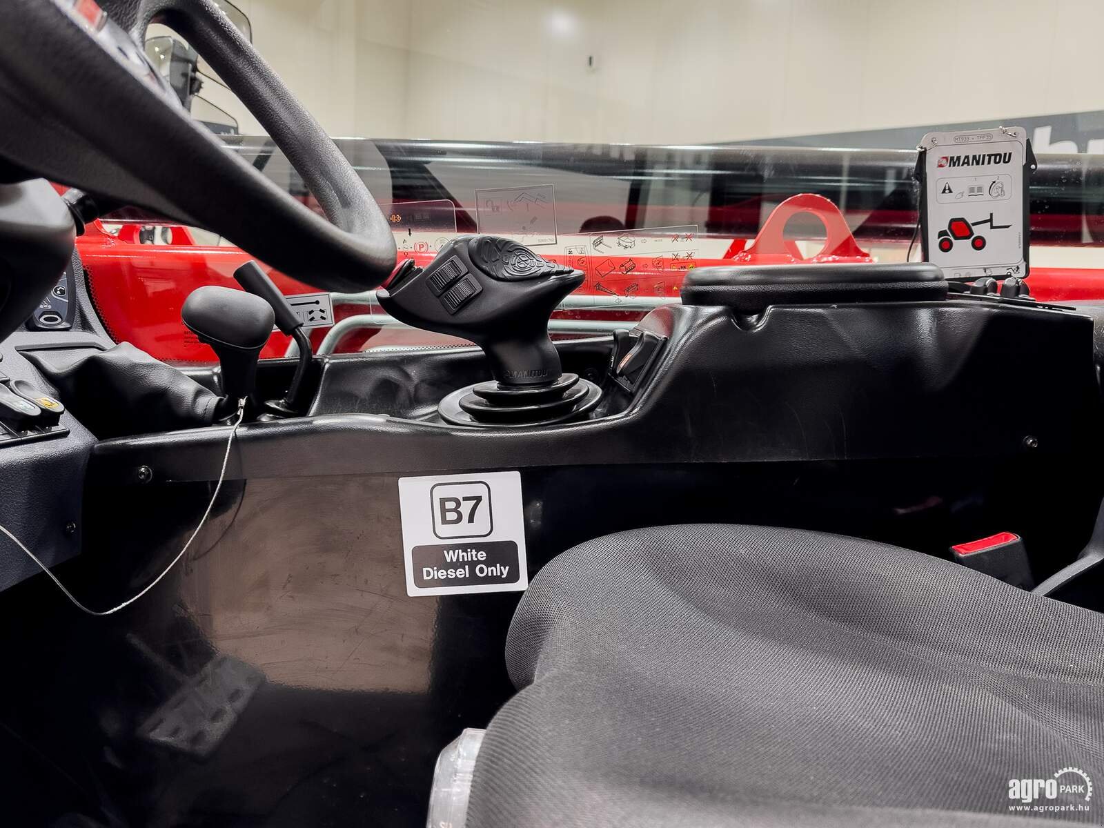 Teleskopstapler типа Manitou MT933, Gebrauchtmaschine в Csengele (Фотография 13)