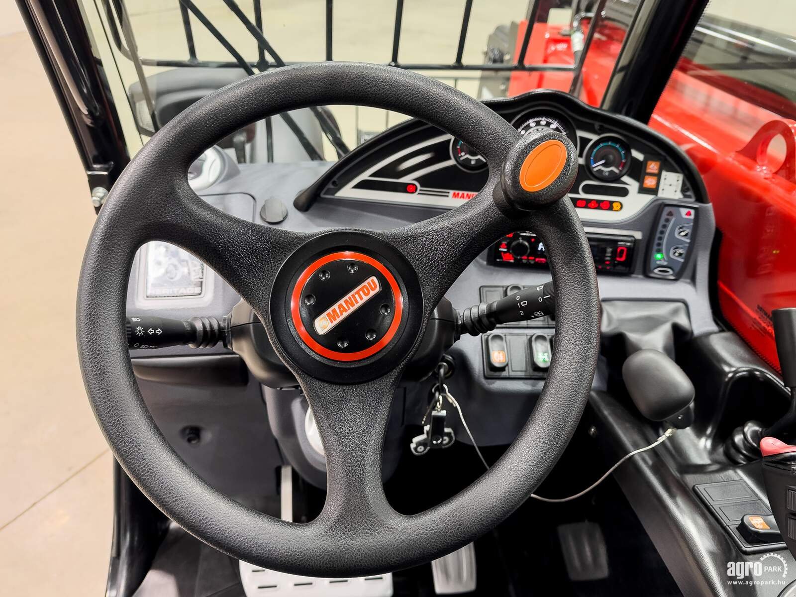 Teleskopstapler типа Manitou MT933, Gebrauchtmaschine в Csengele (Фотография 15)