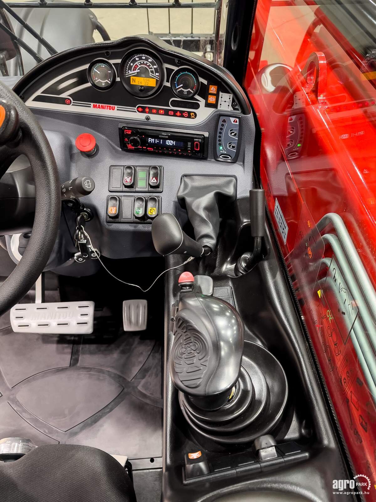 Teleskopstapler типа Manitou MT933, Gebrauchtmaschine в Csengele (Фотография 16)