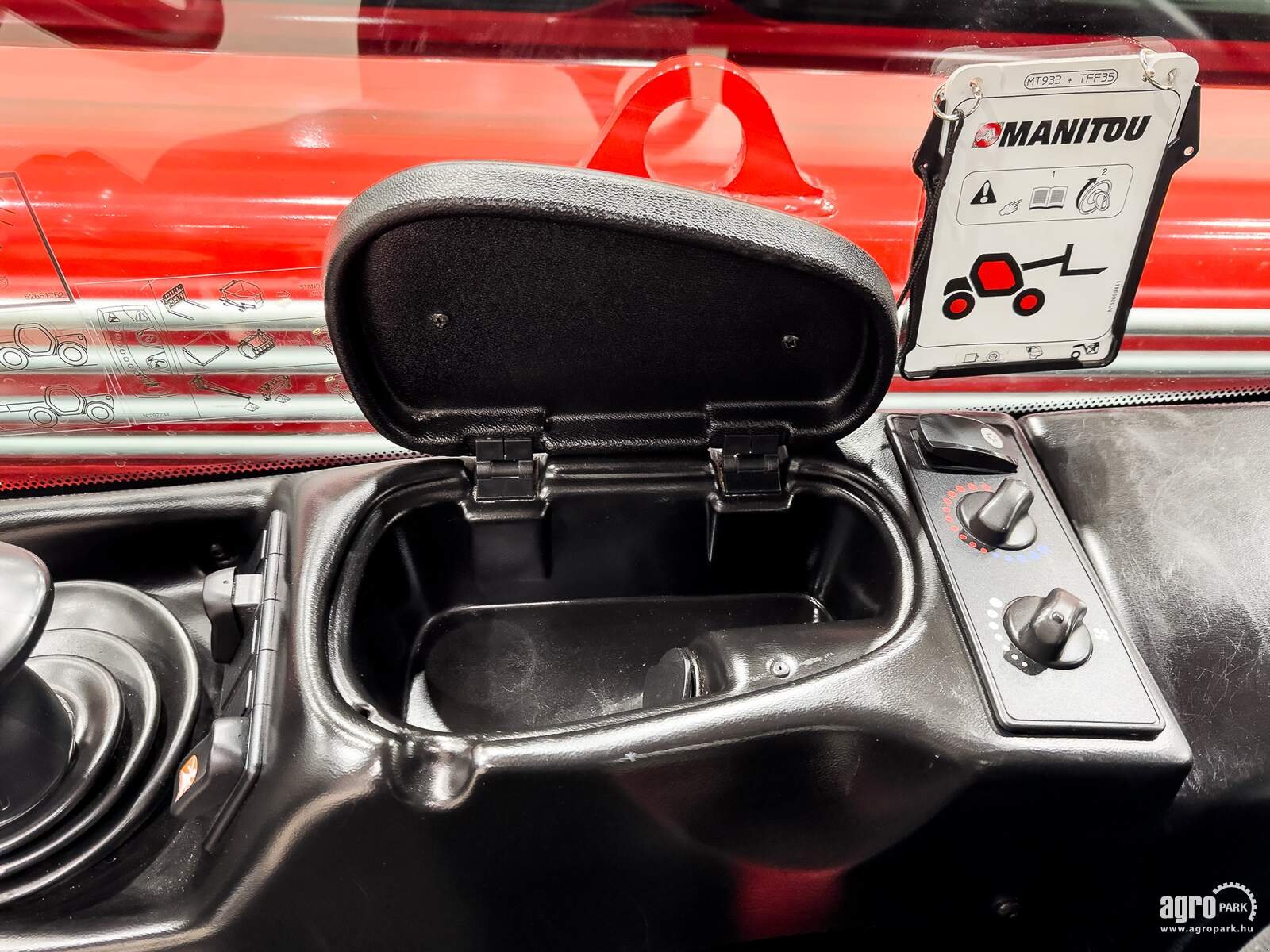 Teleskopstapler типа Manitou MT933, Gebrauchtmaschine в Csengele (Фотография 24)