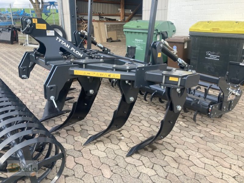 Tiefenlockerer des Typs Agroland Tytan Plow, Neumaschine in Bad Emstal (Bild 1)