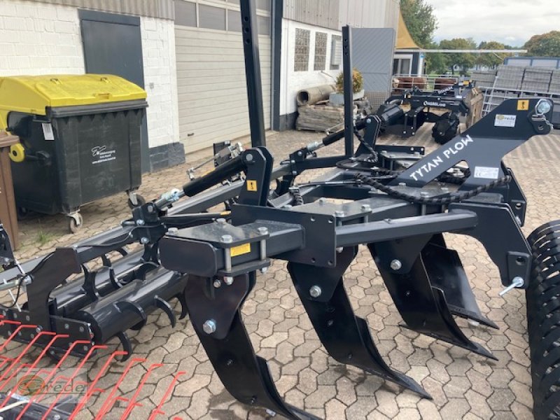 Tiefenlockerer des Typs Agroland Tytan Plow, Neumaschine in Bad Emstal (Bild 2)