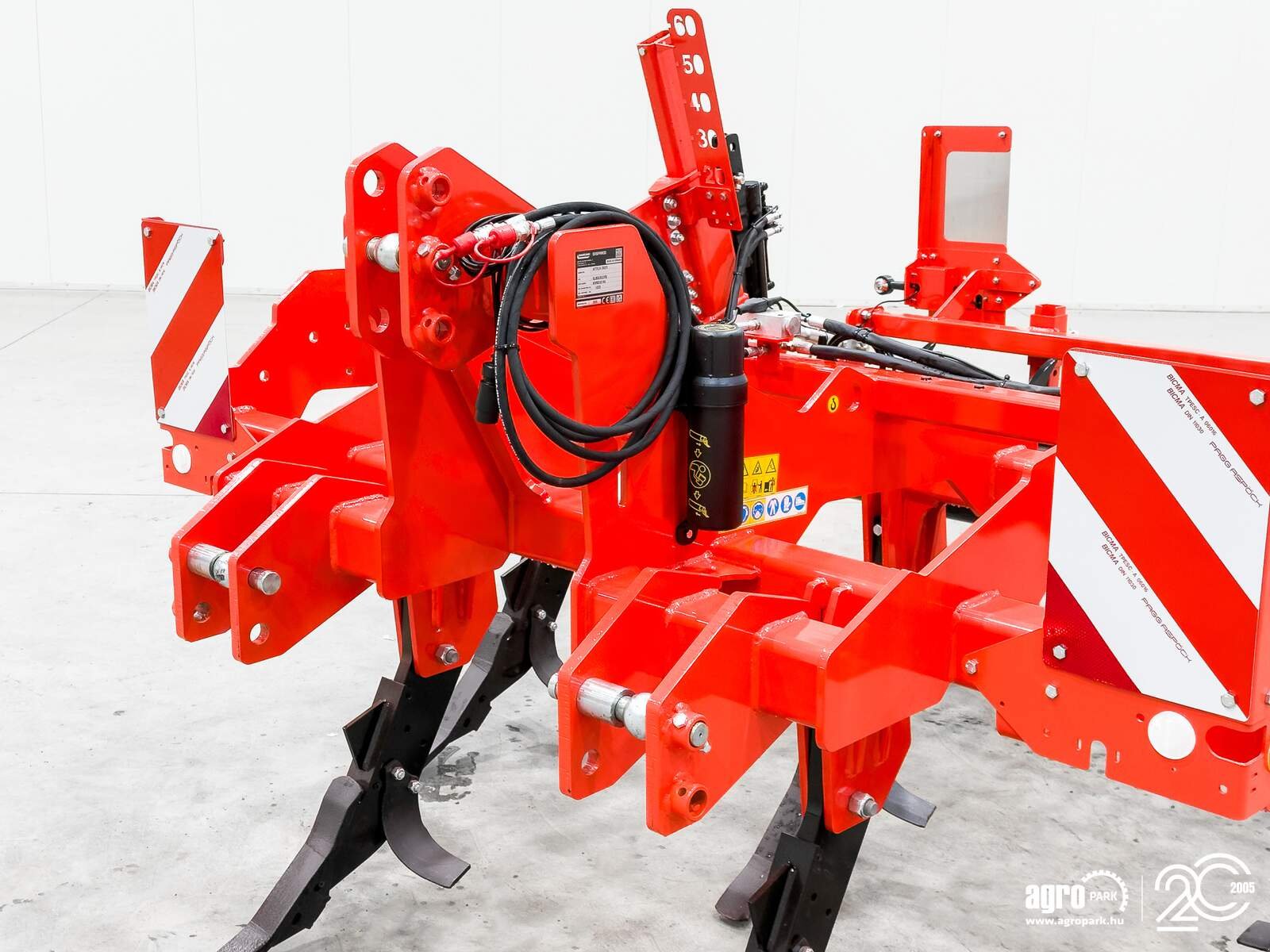 Tiefenlockerer van het type Maschio Attila 250/5 UNUSED 2,5 m subsoiler, 50 cm working depth, 5 loosening blades, hydraulic double tine cultivator, Gebrauchtmaschine in Csengele (Foto 10)