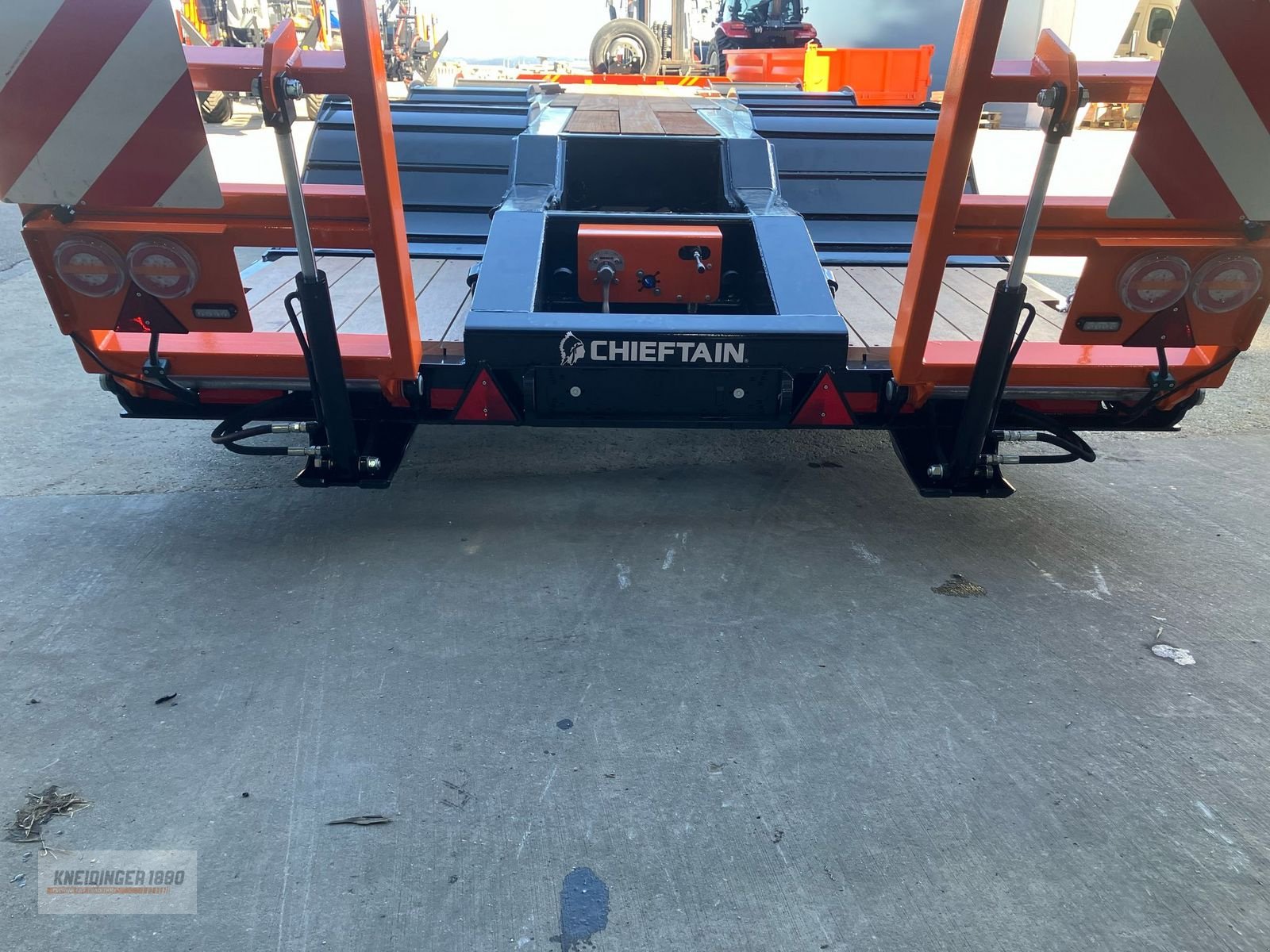 Tieflader des Typs Chieftain Forsttieflader, Neumaschine in Altenfelden (Bild 22)