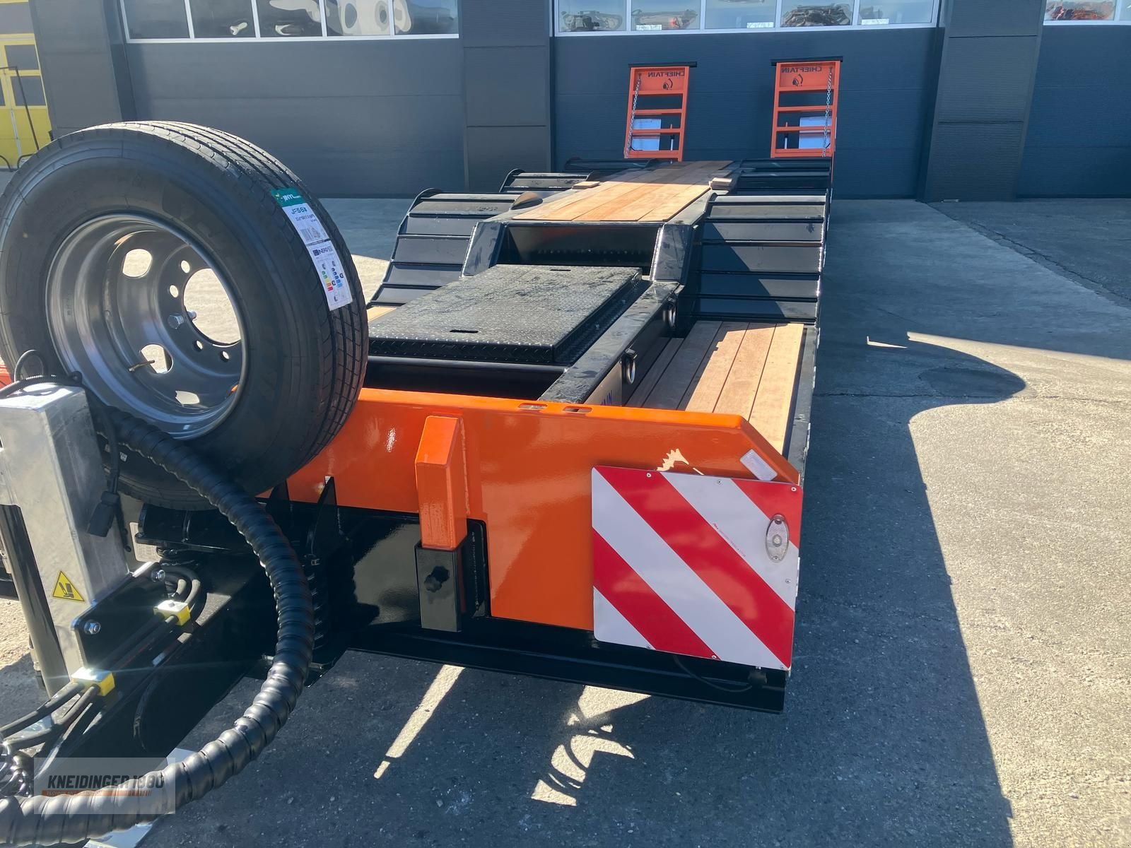 Tieflader des Typs Chieftain Forsttieflader, Neumaschine in Altenfelden (Bild 1)