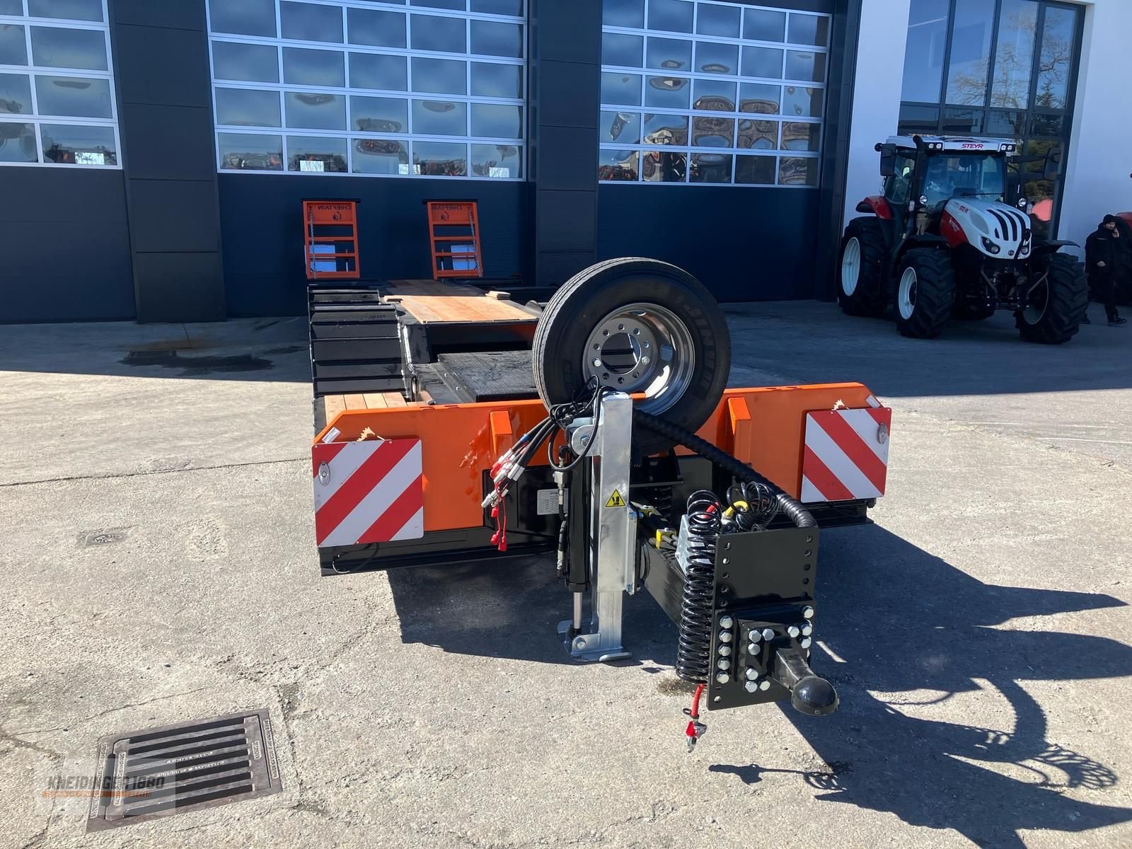 Tieflader des Typs Chieftain Forsttieflader, Neumaschine in Altenfelden (Bild 2)