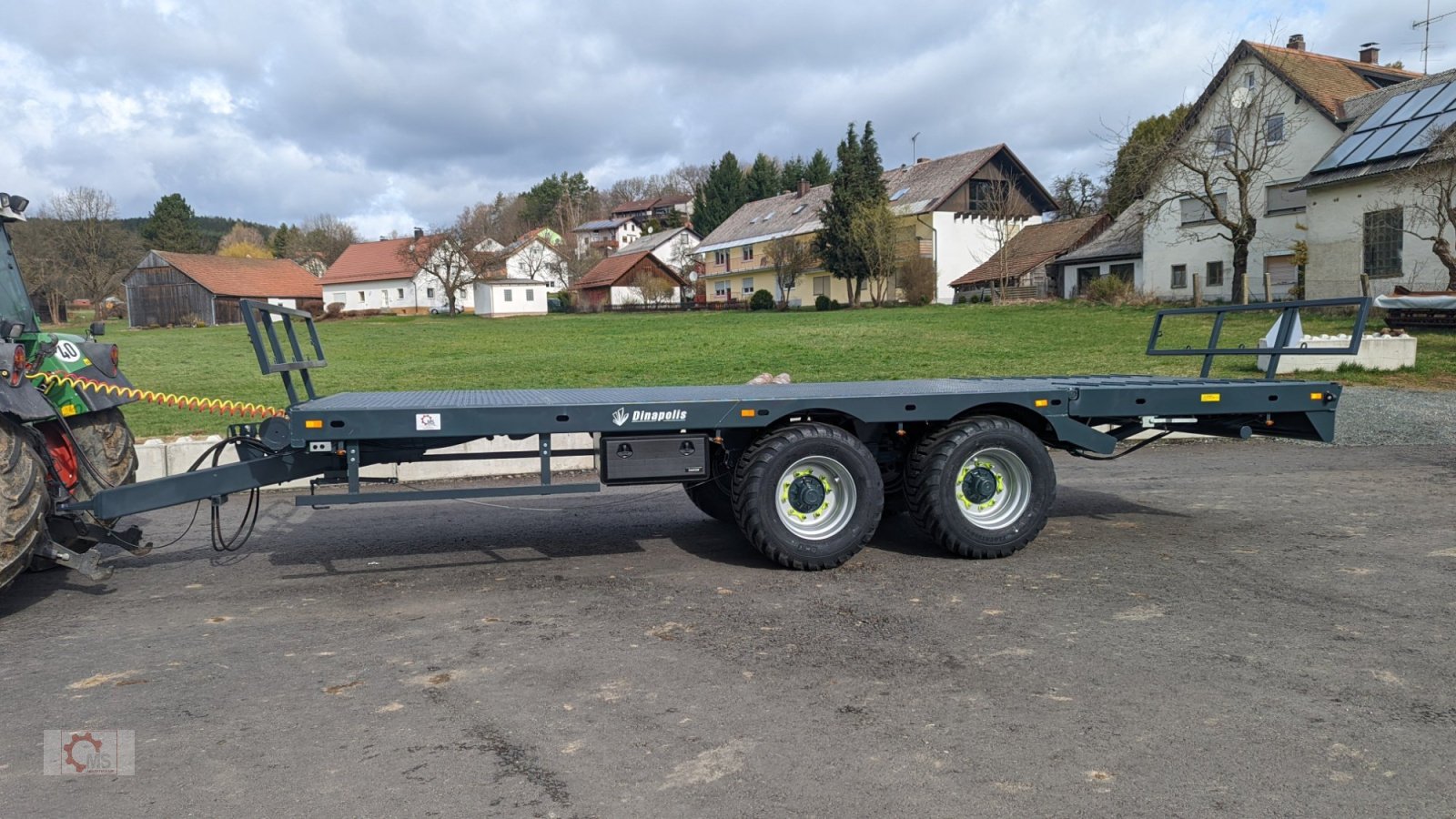 Tieflader des Typs Dinapolis 7,5m Ballenwagen Hydraulisch absenkbare Rampe Druckluft LED, Neumaschine in Tiefenbach (Bild 4)