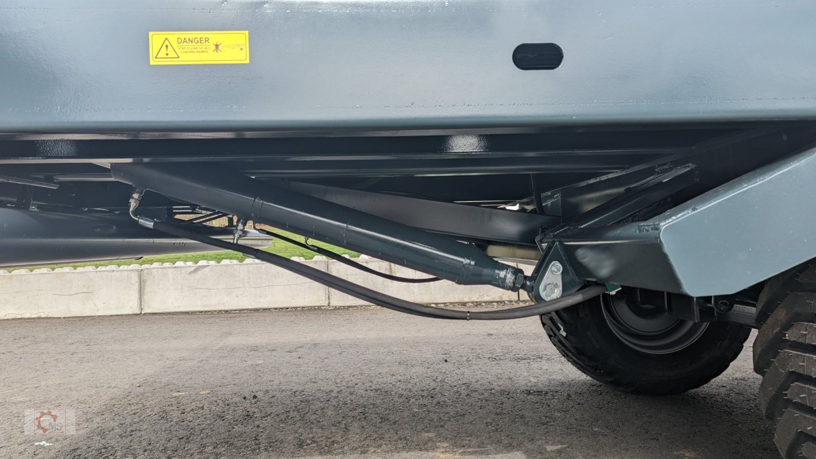 Tieflader a típus Dinapolis 7,5m Ballenwagen Hydraulisch absenkbare Rampe Druckluft LED, Neumaschine ekkor: Tiefenbach (Kép 13)